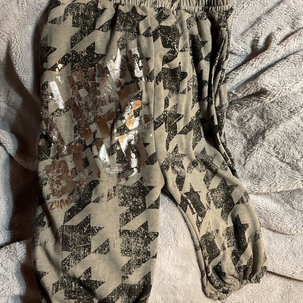 Zumba Fitness Gray Capri Joggers for Active Comfort